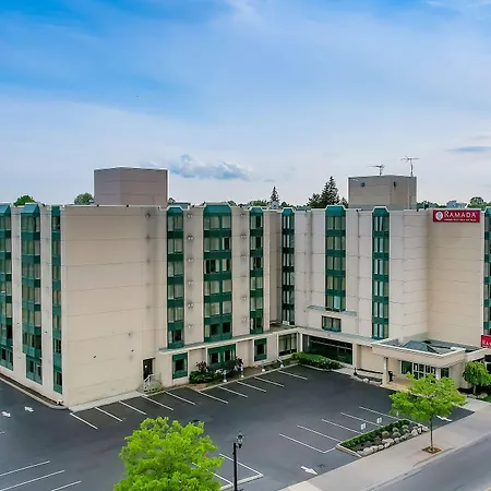 Ramada By Wyndham Niagara Falls Near The Falls-3